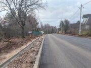 Знаменитую булыжную дорогу в деревне Каботово ремонтируют