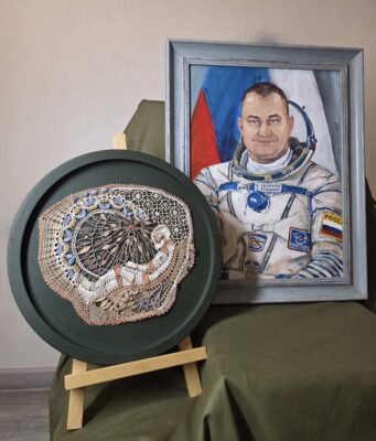 Космонавт Алексей Овчинин вдохновил на творчество рязанских кружевниц