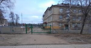 При объявлении беспилотной опасности родители могут самостоятельно решить, идти ли ребенку в школу