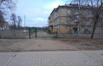 При объявлении беспилотной опасности родители могут самостоятельно решить, идти ли ребенку в школу