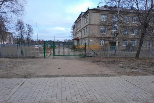 При объявлении беспилотной опасности родители могут самостоятельно решить, идти ли ребенку в школу