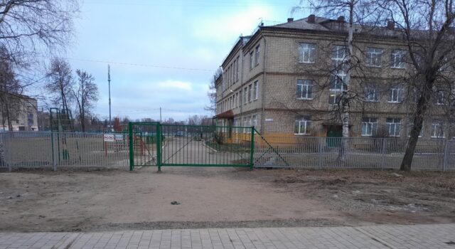 При объявлении беспилотной опасности родители могут самостоятельно решить, идти ли ребенку в школу