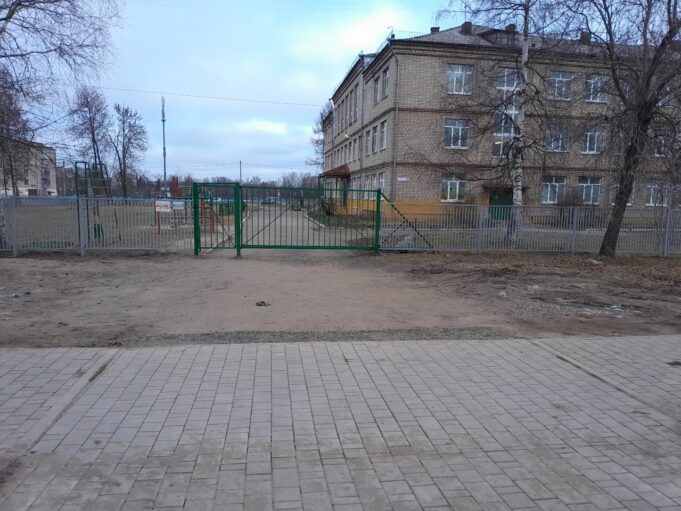 При объявлении беспилотной опасности родители могут самостоятельно решить, идти ли ребенку в школу