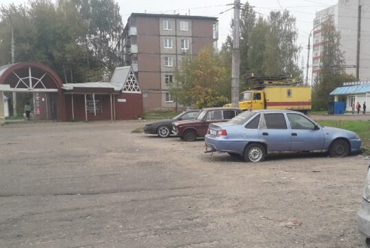 В Рыбинске убирают автохлам с улиц