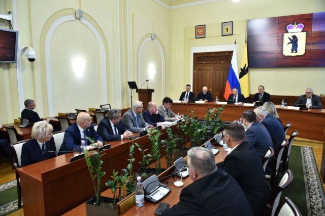 Михаил Евраев и члены фракции «Единая Россия» областной Думы обсудили проект регионального бюджета