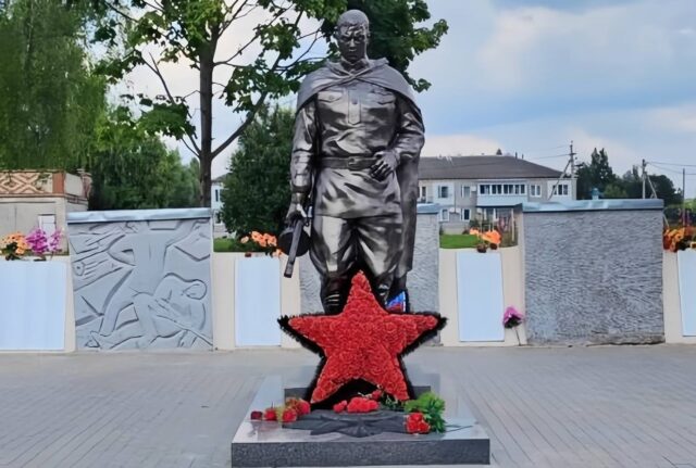 Около 270 воинских мемориалов и захоронений благоустроено по областной программе