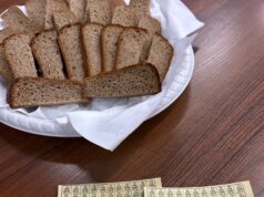 В Рыбинске в молодёжном центре «Максимум» провели памятную акцию «Блокадный хлеб»