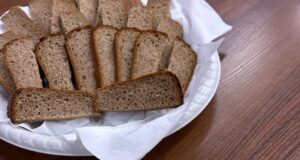 В Рыбинске в молодёжном центре «Максимум» провели памятную акцию «Блокадный хлеб»