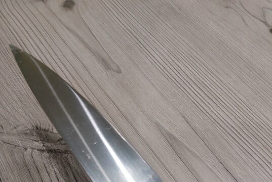 Он держал в руках цепь и нож: против жителя Рыбинска составлен протокол о мелком хулиганстве