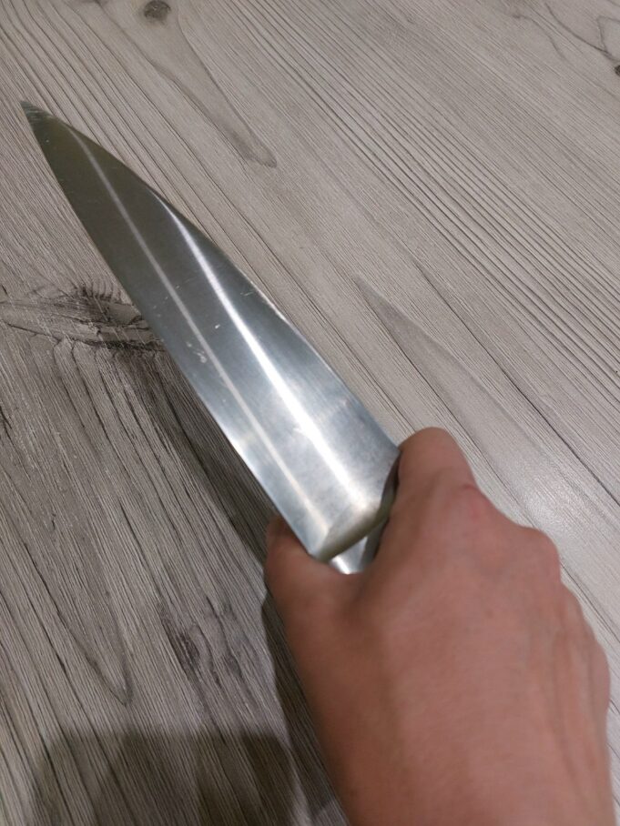 Он держал в руках цепь и нож: против жителя Рыбинска составлен протокол о мелком хулиганстве