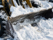 Если ваш двор не расчищен, пишите жалобу в госжилинспекцию