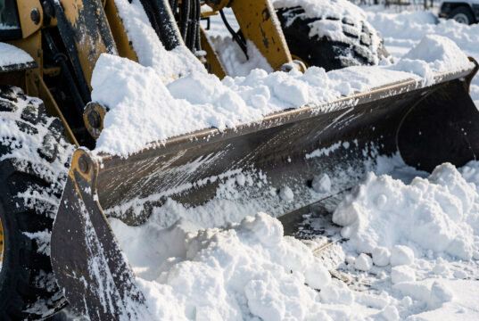 Если ваш двор не расчищен, пишите жалобу в госжилинспекцию