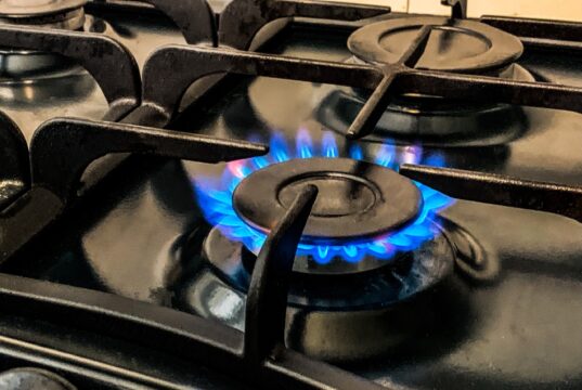 Ярославские газовики напоминают: привычка открывать окно до включения газовых приборов может спасти жизнь