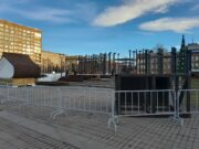 На площади Дерунова демонтируют конструкции катка