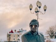 Жителей Рыбинска приглашают на бесплатную библиопрогулку «А у нас во дворе. Лев Ошанин»