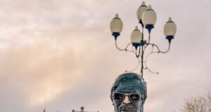 Жителей Рыбинска приглашают на бесплатную библиопрогулку «А у нас во дворе. Лев Ошанин»