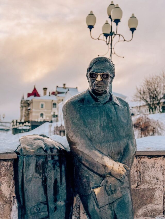 Жителей Рыбинска приглашают на бесплатную библиопрогулку «А у нас во дворе. Лев Ошанин»