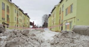 В Рыбинске закрыли проход между корпусами «а» и «б» дома № 29 на улице Щепкина