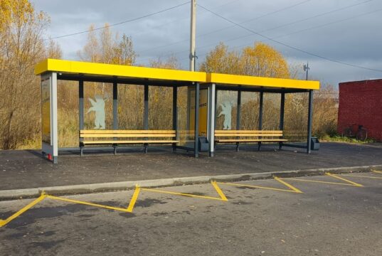 В Рыбинске продолжают устанавливать новые остановочные павильоны
