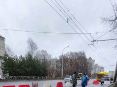 На проспекте Ленина в районе улицы Танкистов провалился асфальт