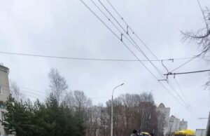 На проспекте Ленина в районе улицы Танкистов провалился асфальт