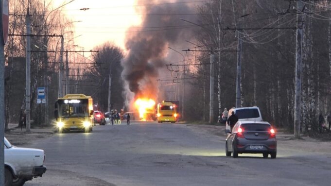 В Рыбинске во время движения загорелся троллейбус