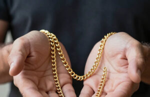 В Рыбинске полицейские раскрыли кражу золотых украшений