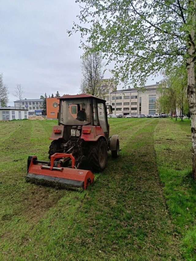 В Рыбинске стартовал сезон покоса травы