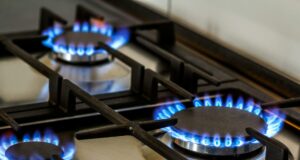 Газовики обращают внимание жителей Ярославской области на необходимость регулярной проверки тяги в дымовых и вентиляционных каналах