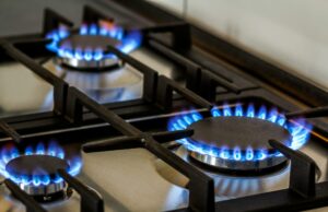 Газовики обращают внимание жителей Ярославской области на необходимость регулярной проверки тяги в дымовых и вентиляционных каналах