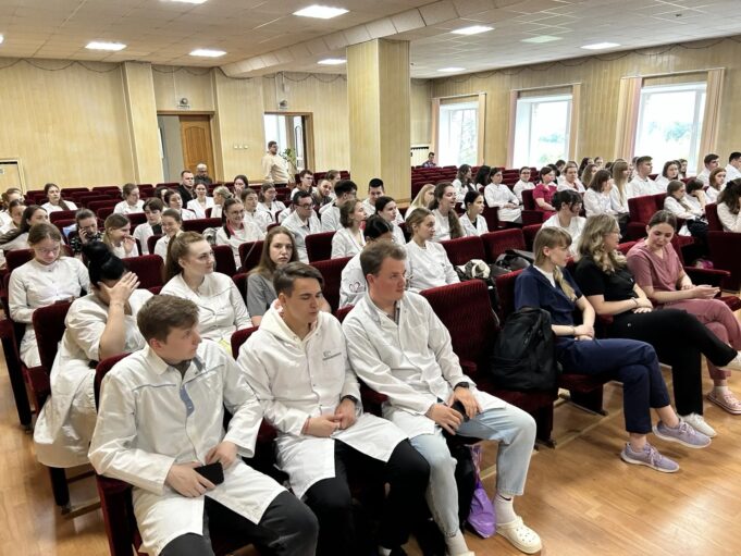 Более 300 будущих врачей проходят практику на Ярославской станции скорой помощи