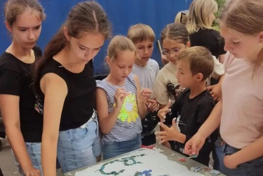 Жители посёлка Песочное дарят новую жизнь Доске почёта