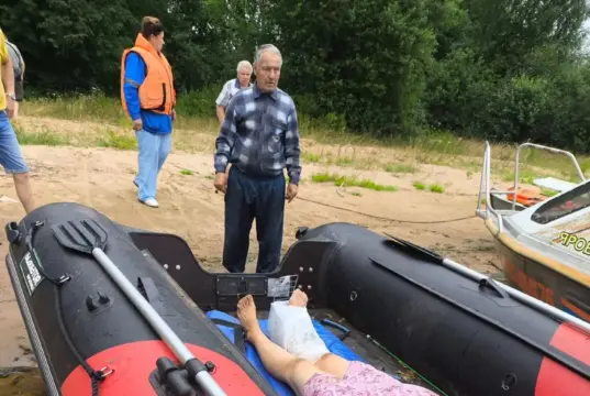 В Рыбинском районе с острова Юршинский эвакуировали женщину со сломанной ногой