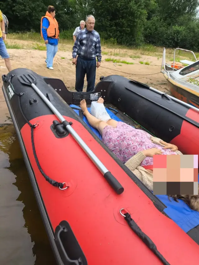 В Рыбинском районе с острова Юршинский эвакуировали женщину со сломанной ногой