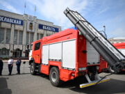 Михаил Евраев передал пожарно-спасательной службе региона пять новых автоцистерн