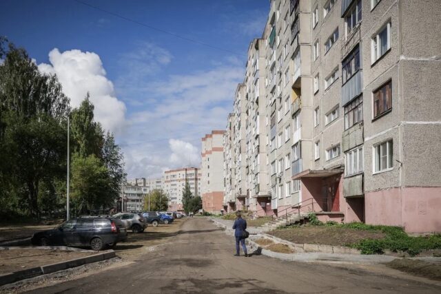 Дмитрий Рудаков взял на контроль ремонт двора по адресу проспект Мира, 17