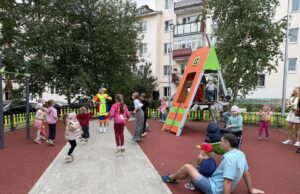 Обновленную по программе «Наши дворы» территорию открыли в Ярославле