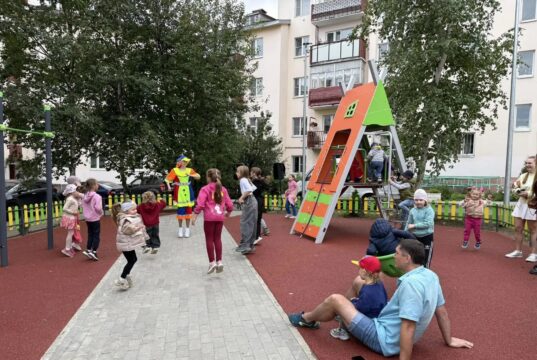 Обновленную по программе «Наши дворы» территорию открыли в Ярославле