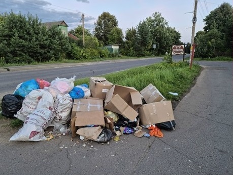 Жители села Глебово бьют в набат: им приходится жить, словно на мусорном полигоне