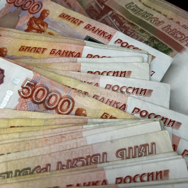 216 многодетных семей Рыбинского округа могут получить выплаты на школьную и спортивную форму