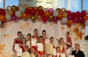 Рыбинские спортсменки взяли серебро на межрегиональном турнире по спортивной акробатике